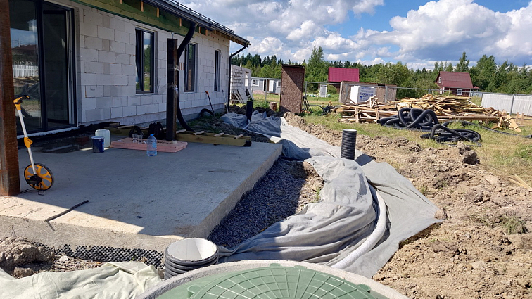 Дренаж периметра дома и парковка с дорогой в Кискелово