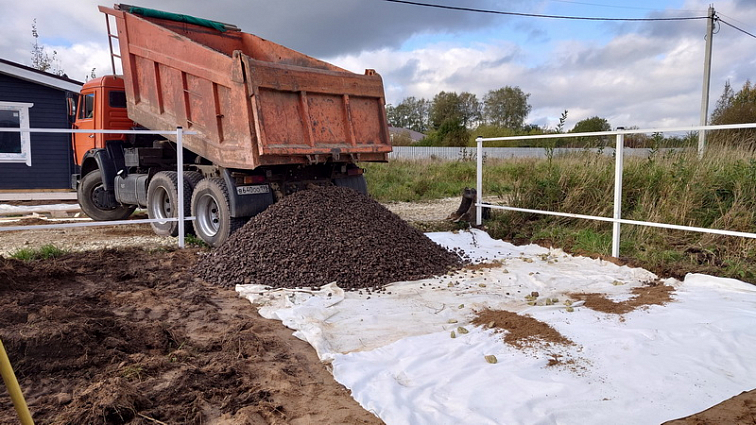Устройство заезда на участок + кабель под дорогой