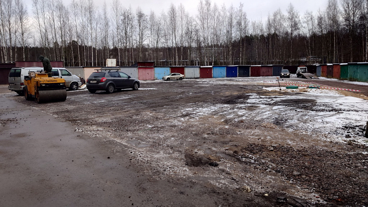 Большая парковка на месте векового болота во Всеволожске.
