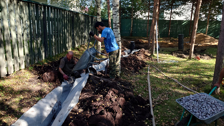 Блокировка обильных грунтовых вод и чистка уличной канавы в Осинке