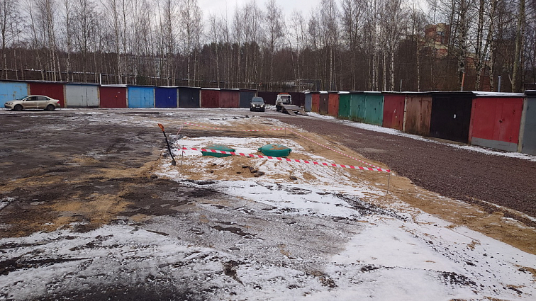 Большая парковка на месте векового болота во Всеволожске.