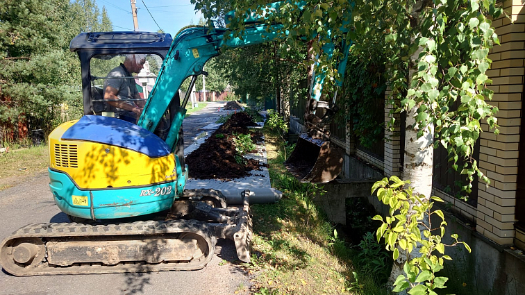 Блокировка обильных грунтовых вод и чистка уличной канавы в Осинке